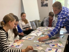 Простір без осуду. Як у громаді на Рівненщині підліткам допомагають говорити про емоції